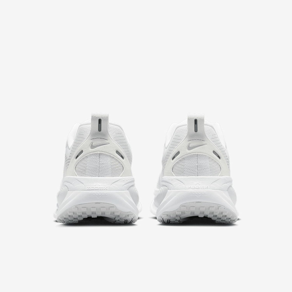 Nike Men's Vomero 18 Road Running Shoe