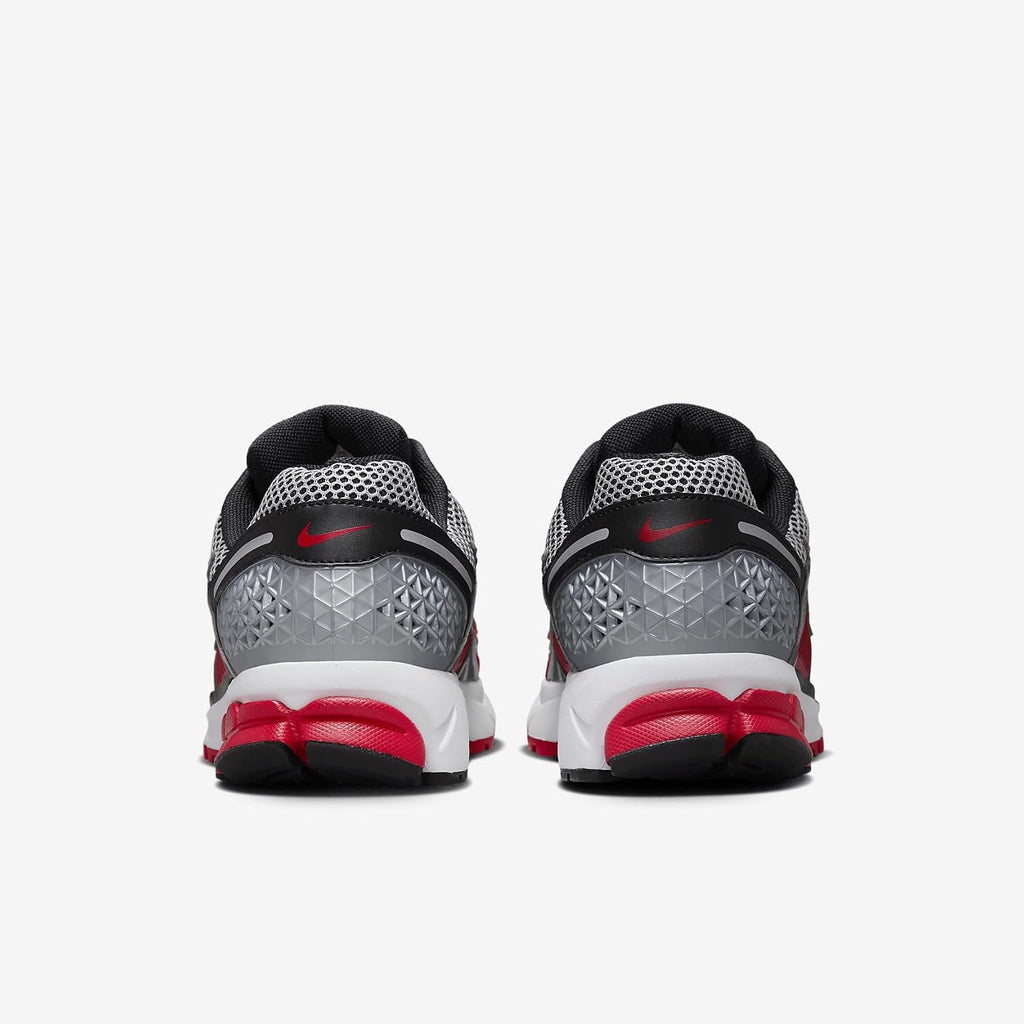 Nike Zoom Vomero 5 Men's Shoe