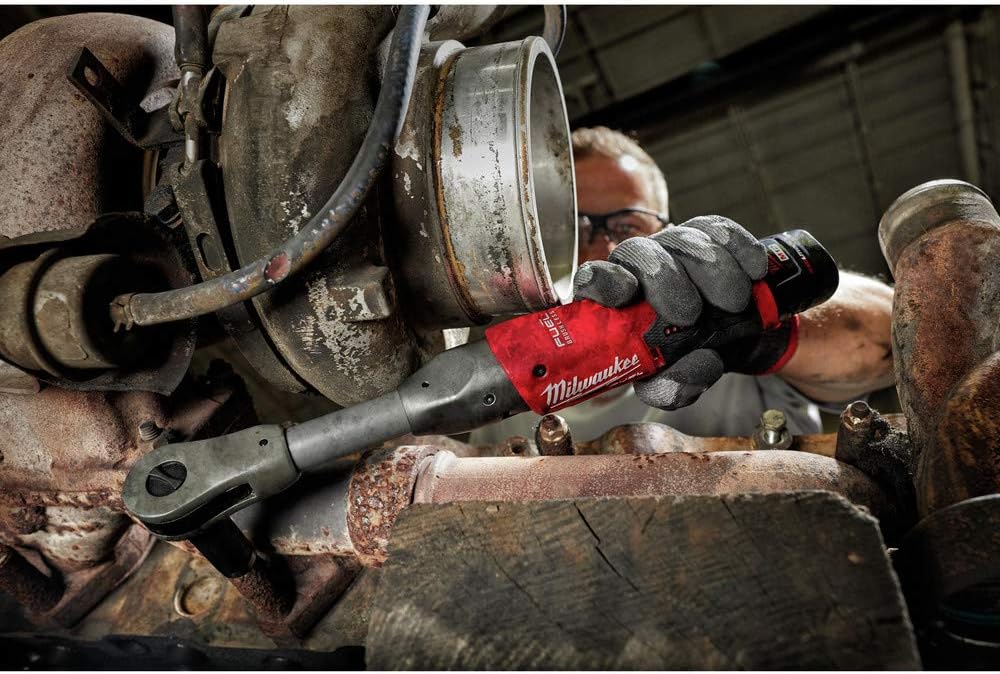Milwaukee M12 FUEL™ 3/8 in. Extended Reach Ratchet 1 Battery Kit
