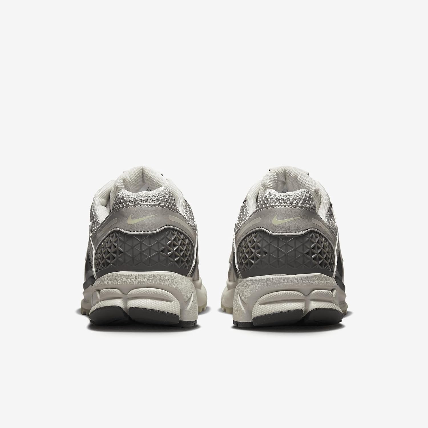 Nike Women's Zoom Vomero 5 Running Shoes