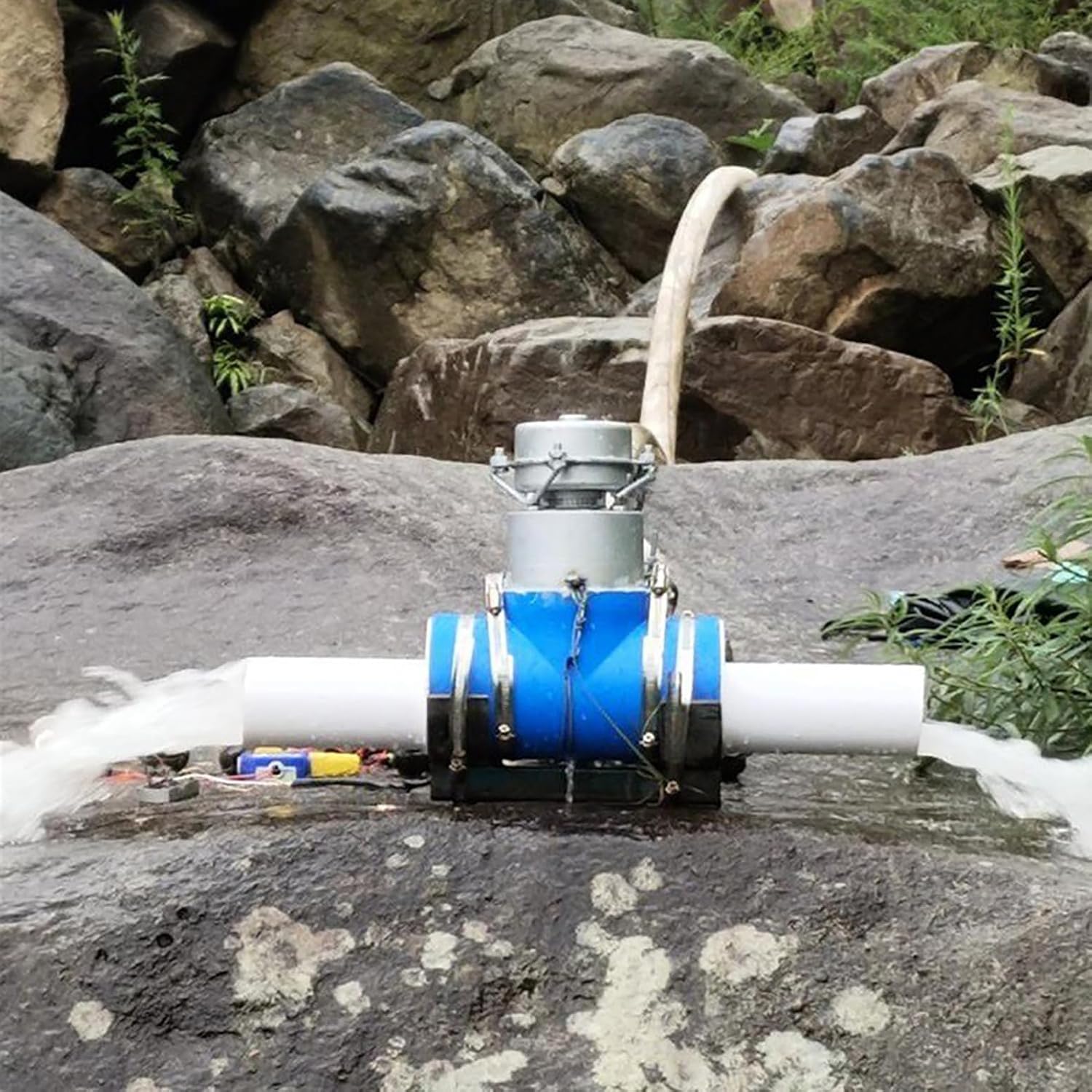 1000W Portable Water Turbine Generator 220V Hydro Generator, Micro Hydroelectric Generator Aluminum Alloy Shell for Family Outdoor Excursions, Temporary Power Supply in Remote Areas