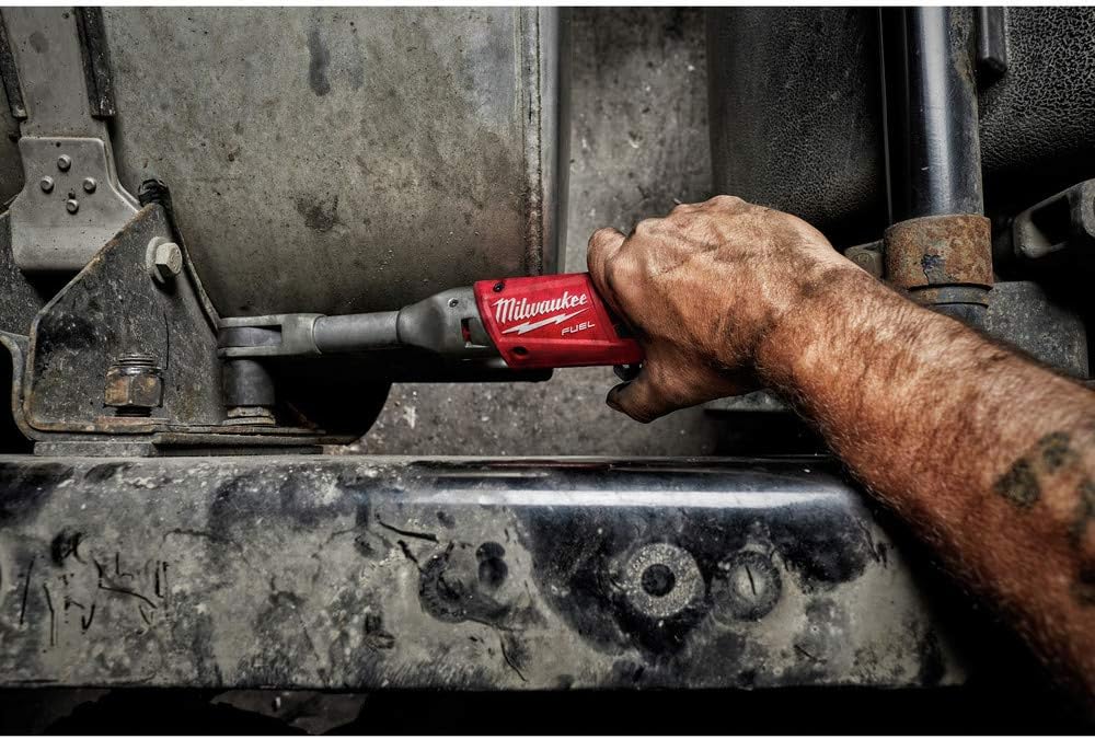 Milwaukee M12 FUEL™ 3/8 in. Extended Reach Ratchet 1 Battery Kit