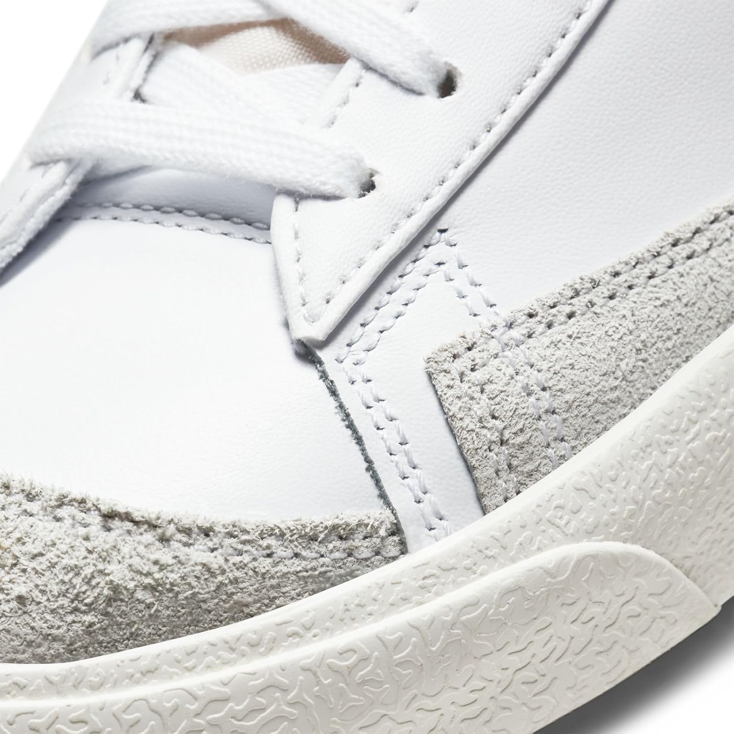 Nike Men's Blazer Mid '77 VNTG Basketball Shoes