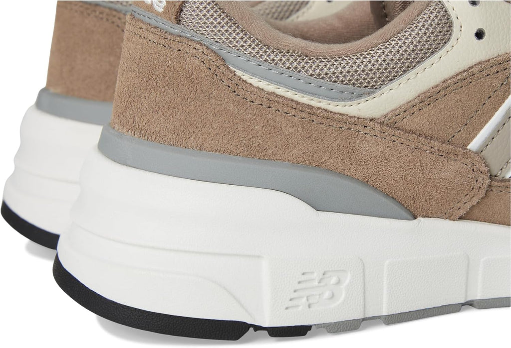 New Balance Unisex 997R Mushroom/Linen (Men 10 Medium Women 11.5 Medium)