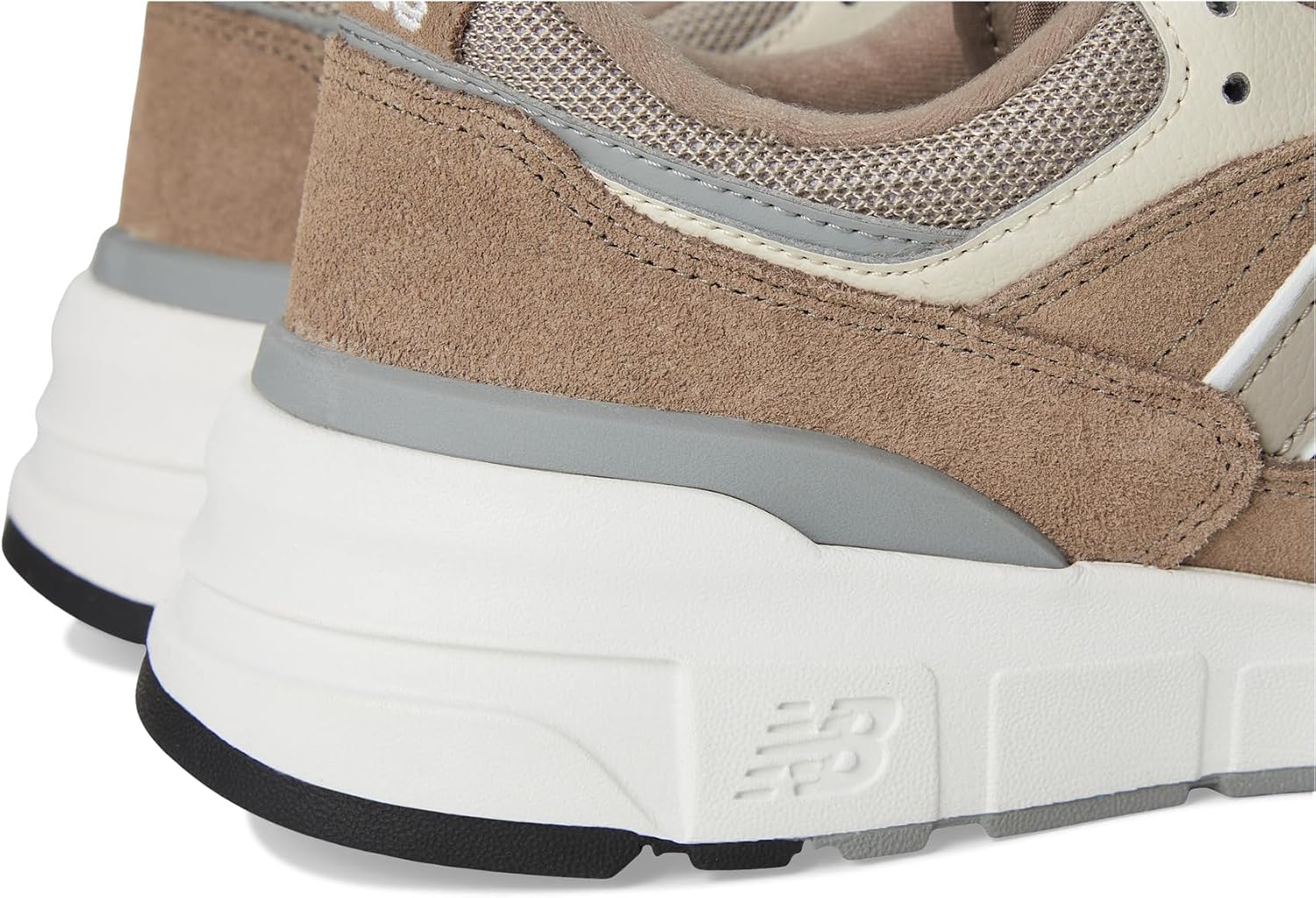 New Balance Unisex 997R Mushroom/Linen (Men 10 Medium Women 11.5 Medium)