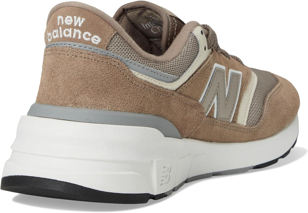 New Balance Unisex 997R Mushroom/Linen (Men 10 Medium Women 11.5 Medium)