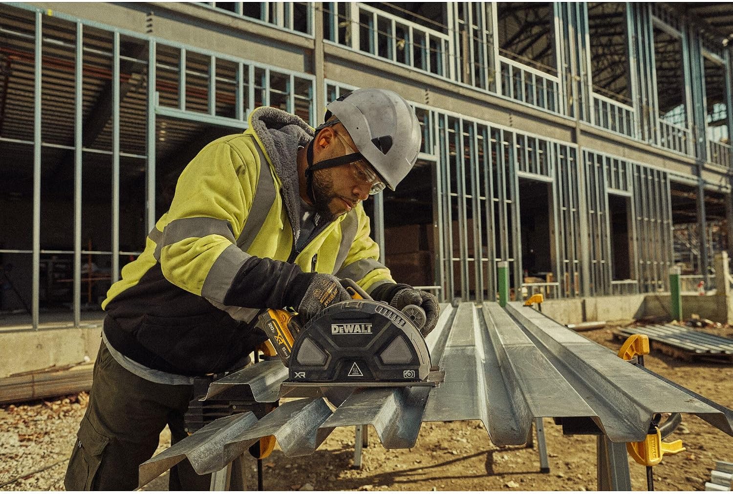 DEWALT 20V MAX XR 7-1/4 Inch Metal Cutting Circular Saw Kit with Circular Saw Blade, Battery and Charger Included (DCS383H1)