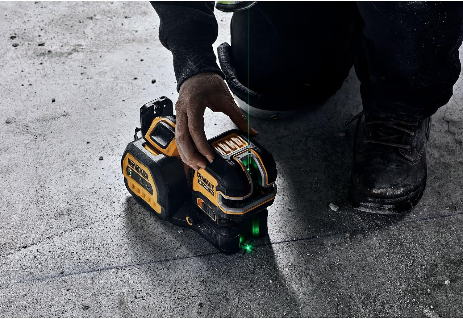 DEWALT 20V/12V MAX Laser Level Kit, Cross Line Laser and 2 Spot Laser, Green (DCLE34220G)