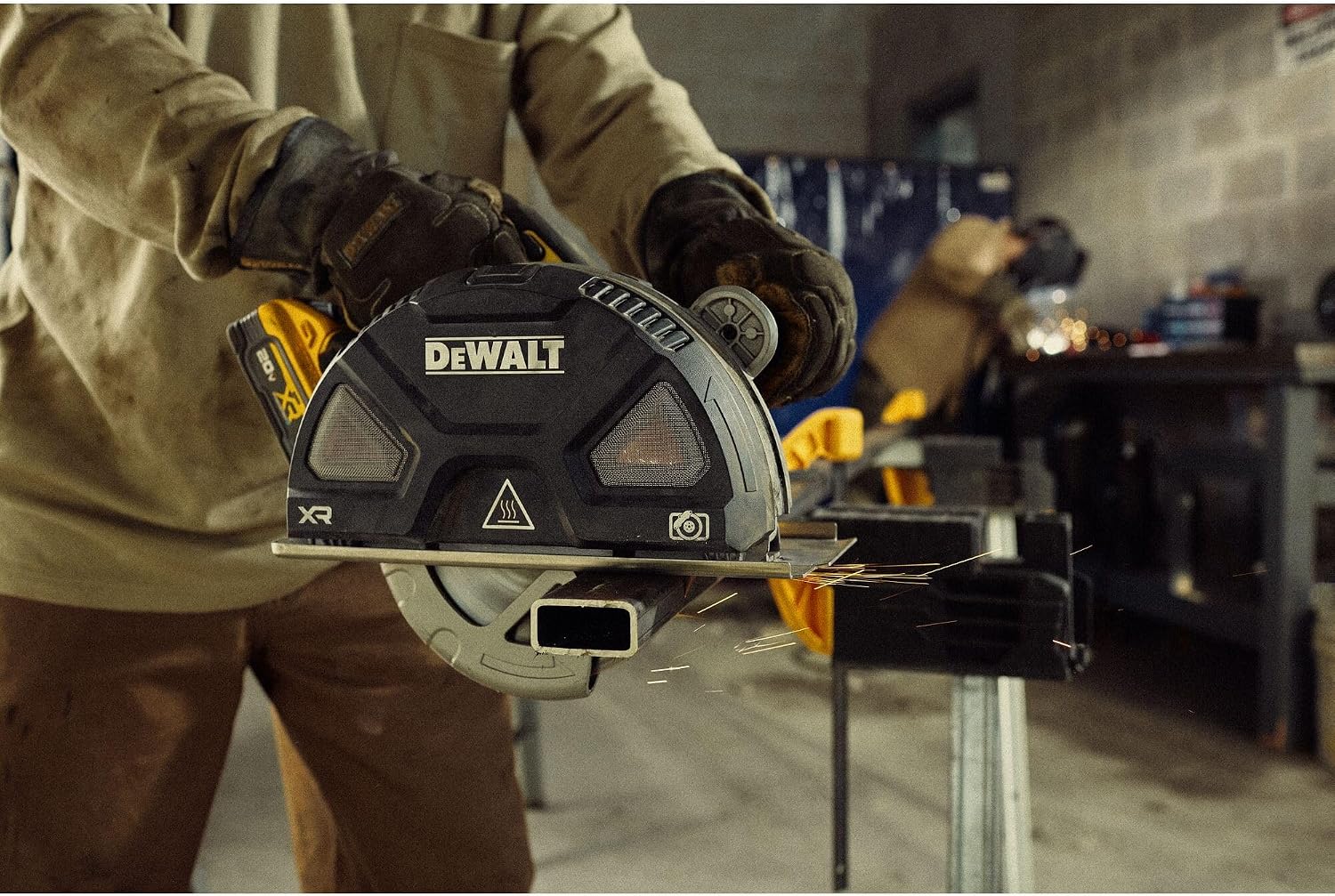 DEWALT 20V MAX XR 7-1/4 Inch Metal Cutting Circular Saw Kit with Circular Saw Blade, Battery and Charger Included (DCS383H1)
